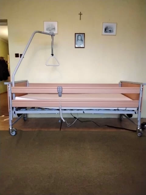 łóżko rehabilitacyjne dla seniora